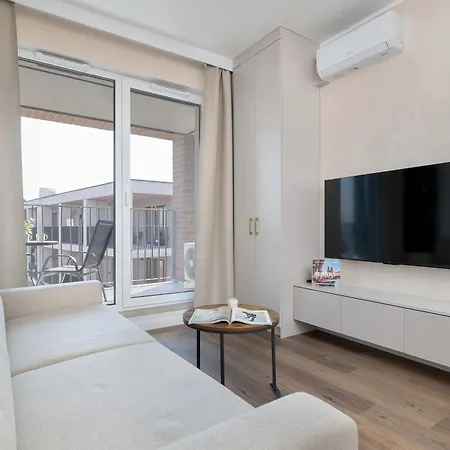 Bright Near Centre Wita Stwosza With Air Conditioning By Renters Apartament