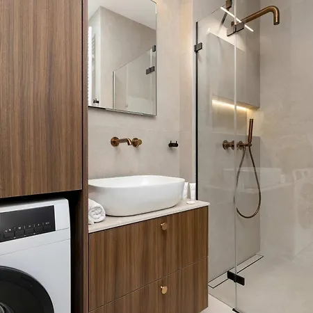 Bright Near Centre Wita Stwosza With Air Conditioning By Renters كراكوفيا